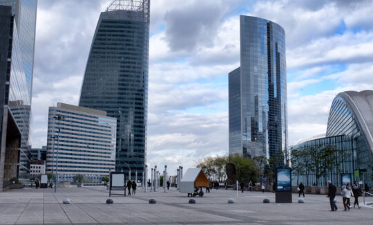 Modernisation du Tramway T2 à La Défense : un atout pour votre achat immobilier en Île-de-France
